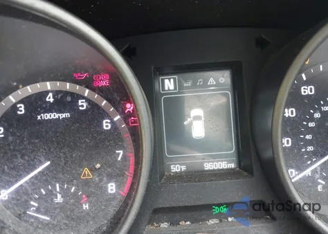 2017 Hyundai Santa Fe Sport 2.4L z USA, uszkodzony, nr VIN 5XYZTDLB1HG442147